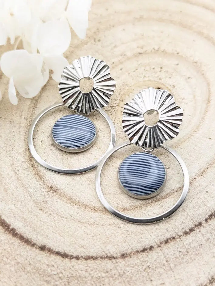 Boucles d'oreilles bleu et blanche en pâte polymère " Marinière" Les Créas d'Angel