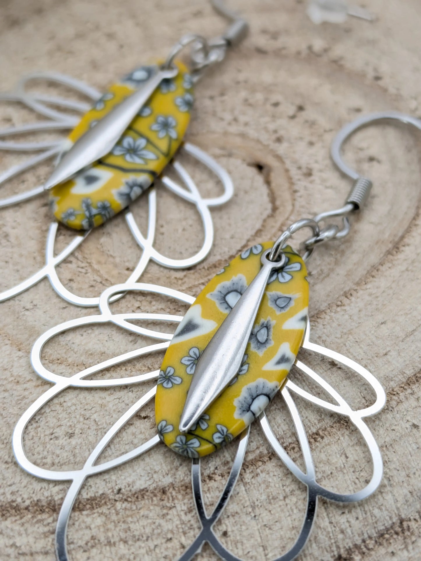 Boucles d'oreilles jaune en pâte polymère " Pâquerette" Les Créas d'Angel