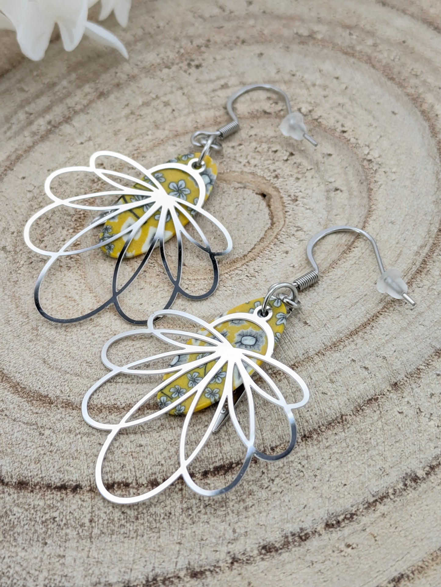 Boucles d'oreilles jaune en pâte polymère " Pâquerette" Les Créas d'Angel