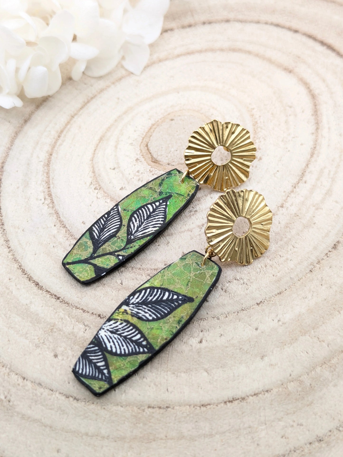 Boucles d'oreilles longues, vertes et fleuries