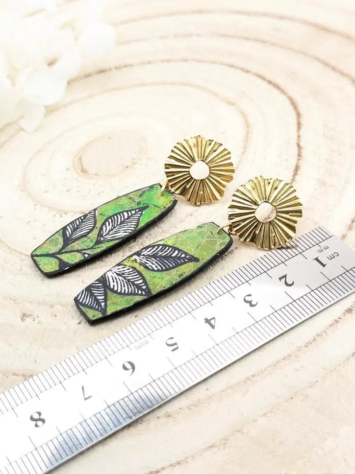 Boucles d'oreilles longues, vertes et fleuries