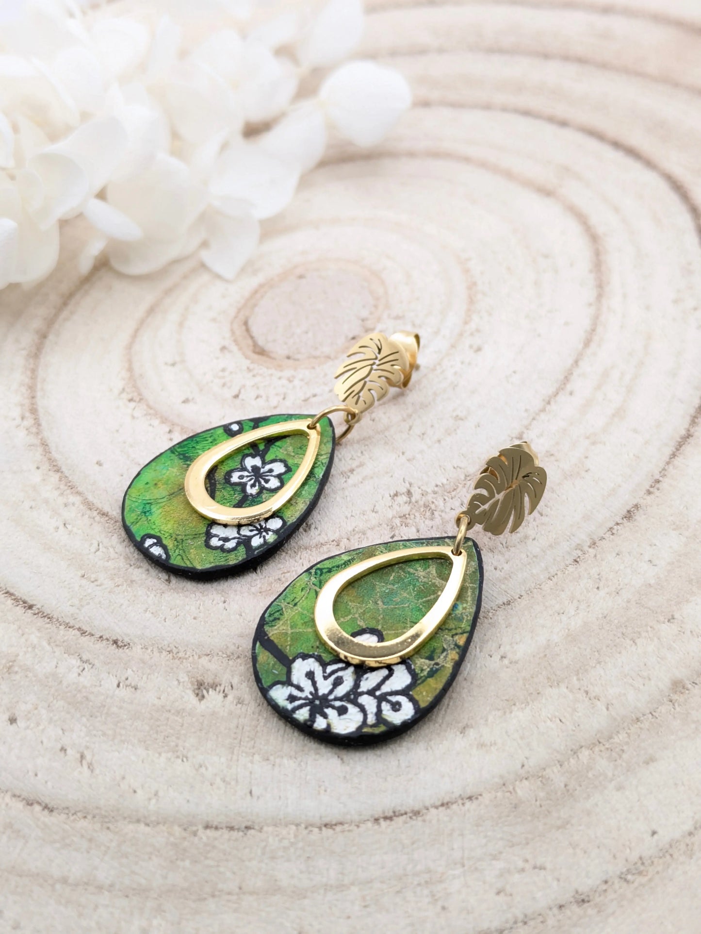 Boucles d'oreilles vertes et fleuries