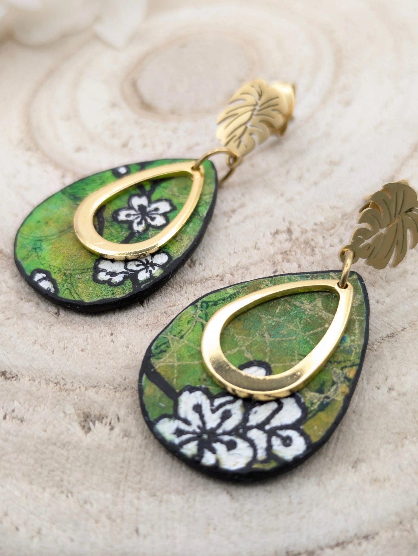 Boucles d'oreilles vertes et fleuries