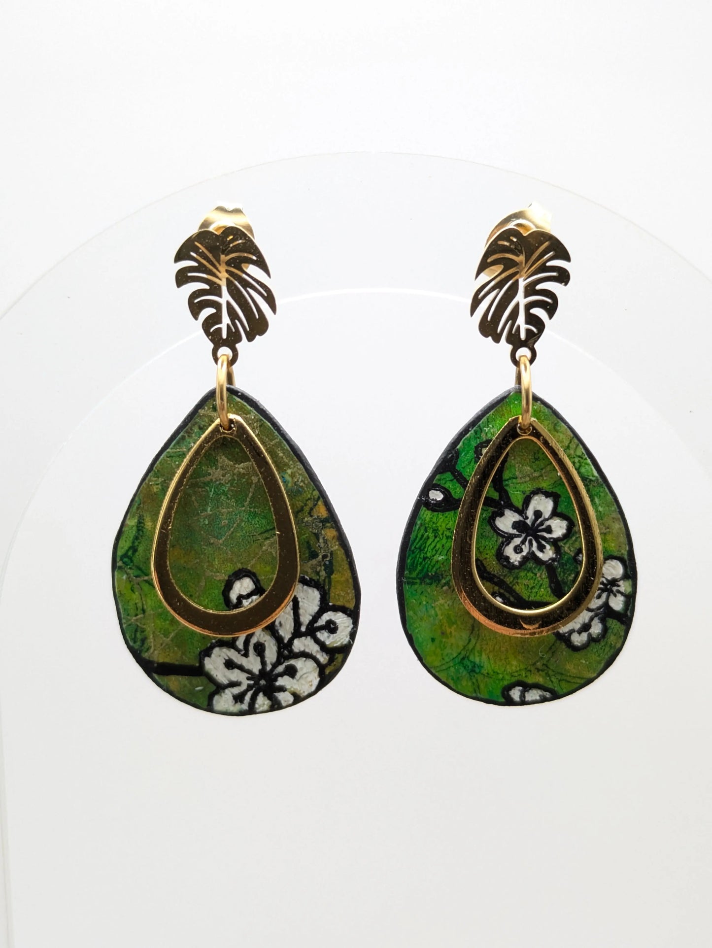 Boucles d'oreilles vertes et fleuries