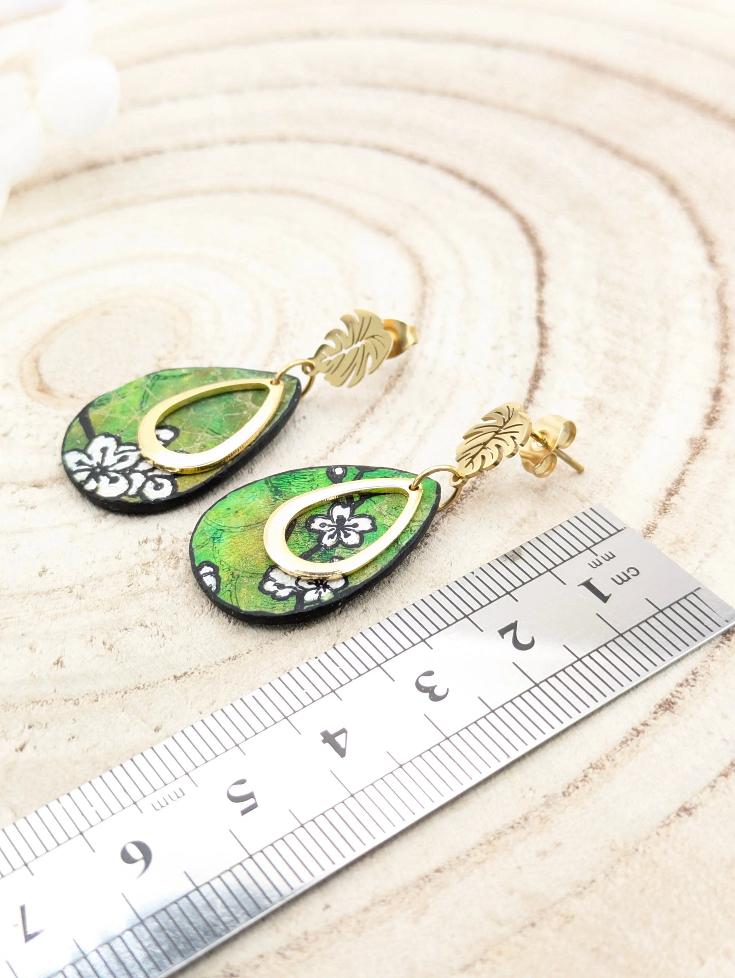 Boucles d'oreilles vertes et fleuries