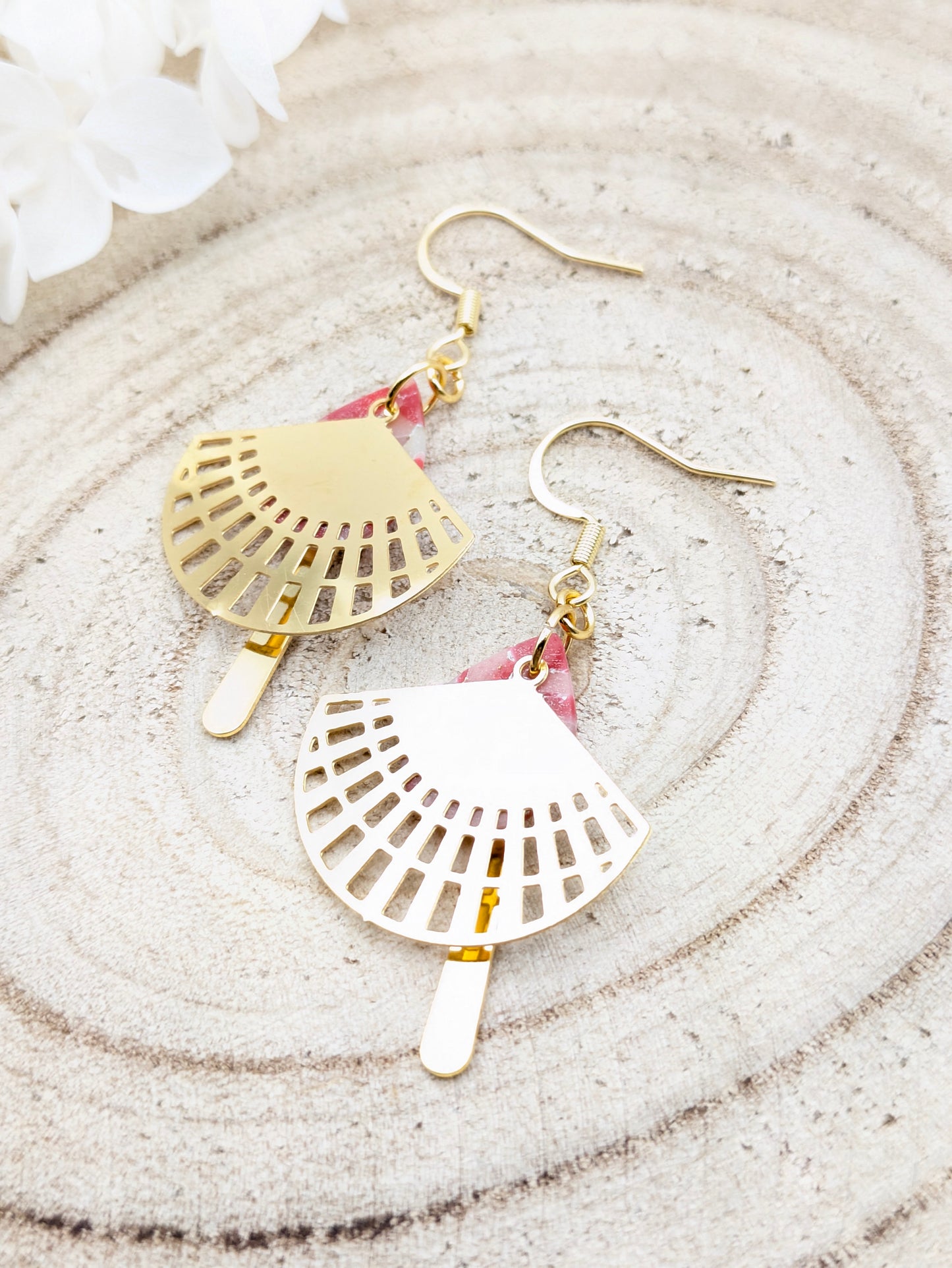 Boucles d'oreilles dorées imitation "Marbre rouge"