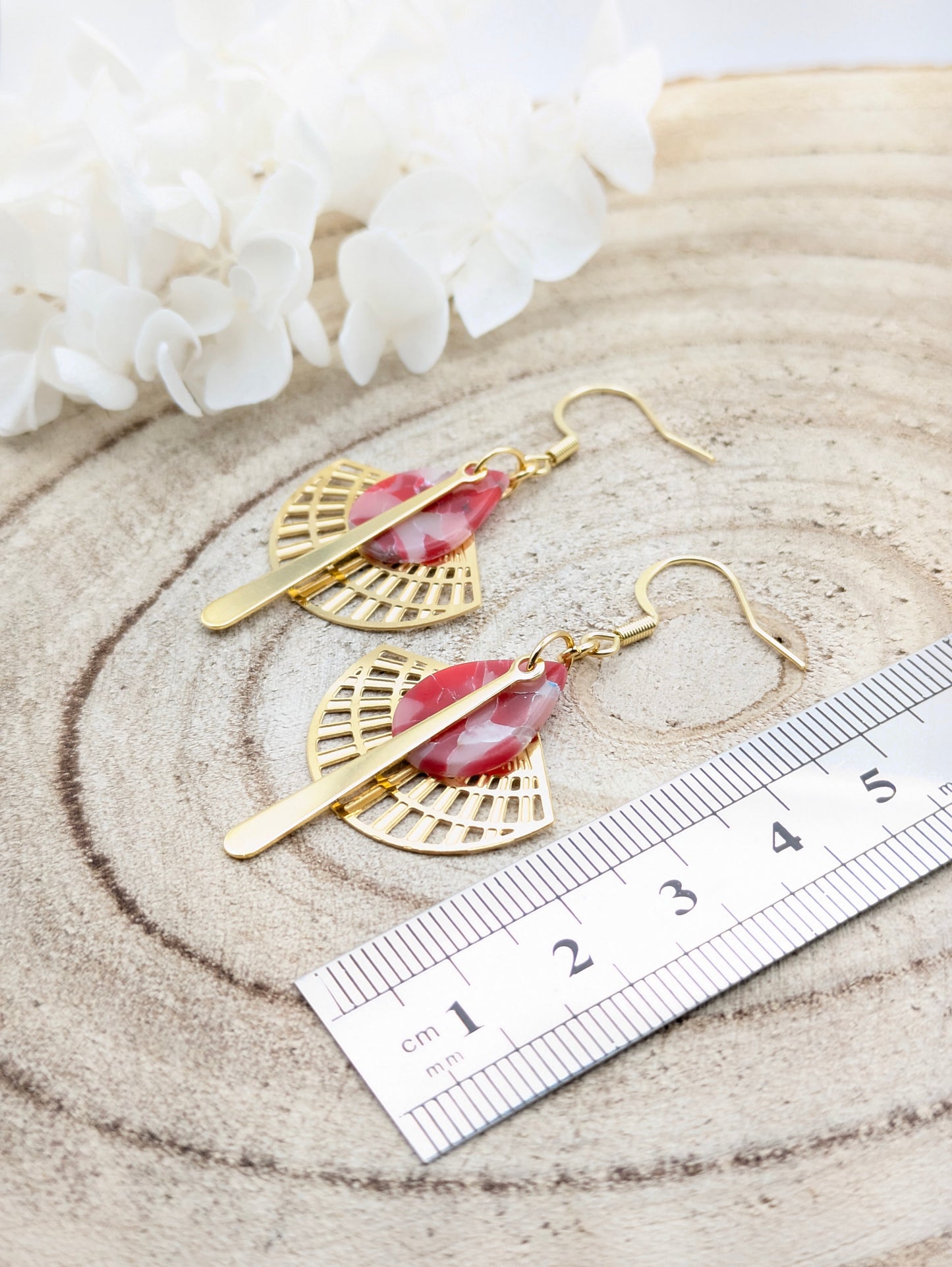 Boucles d'oreilles dorées imitation "Marbre rouge"