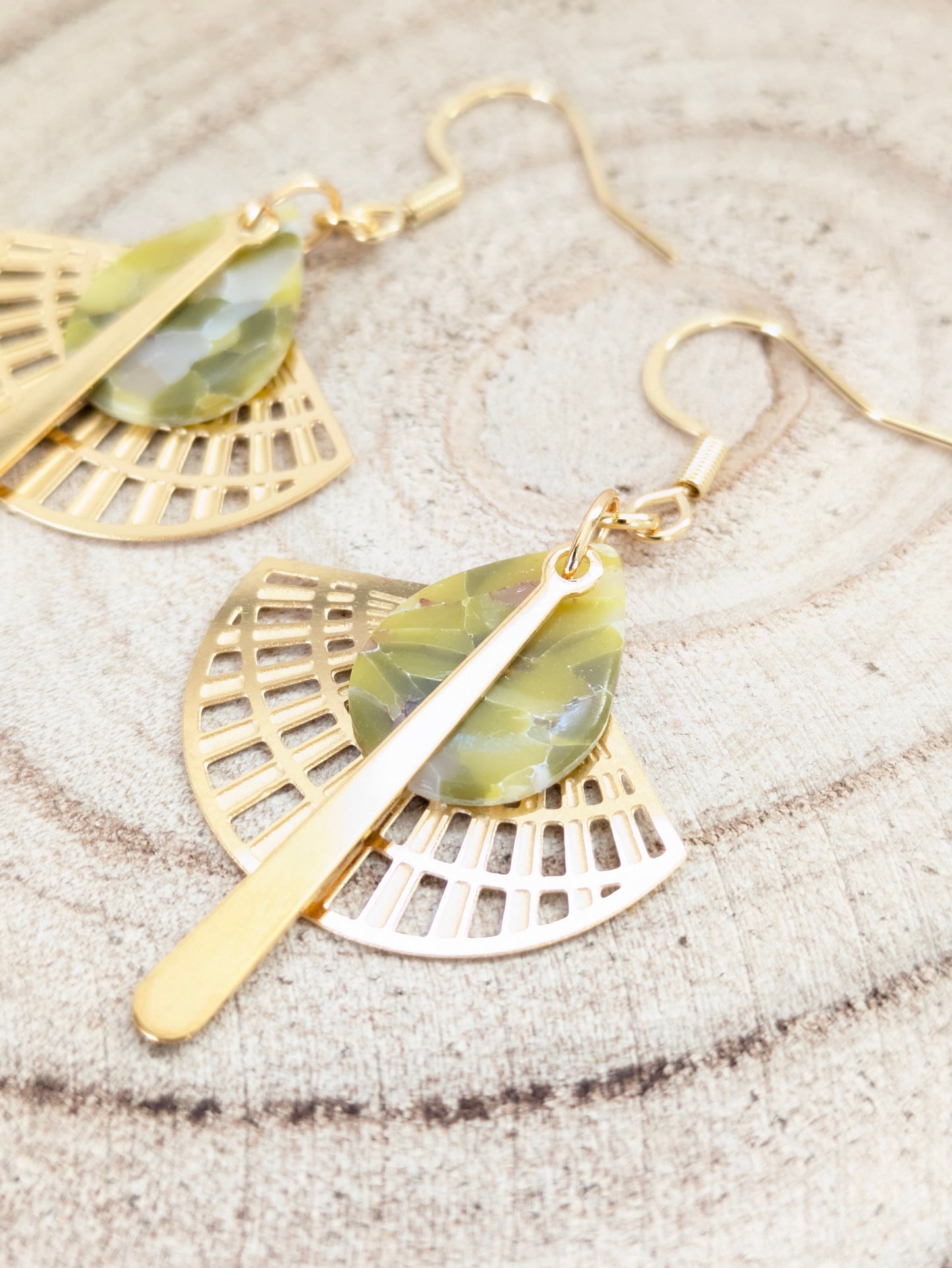 Boucles d'oreilles dorées imitation "Marbre vert"