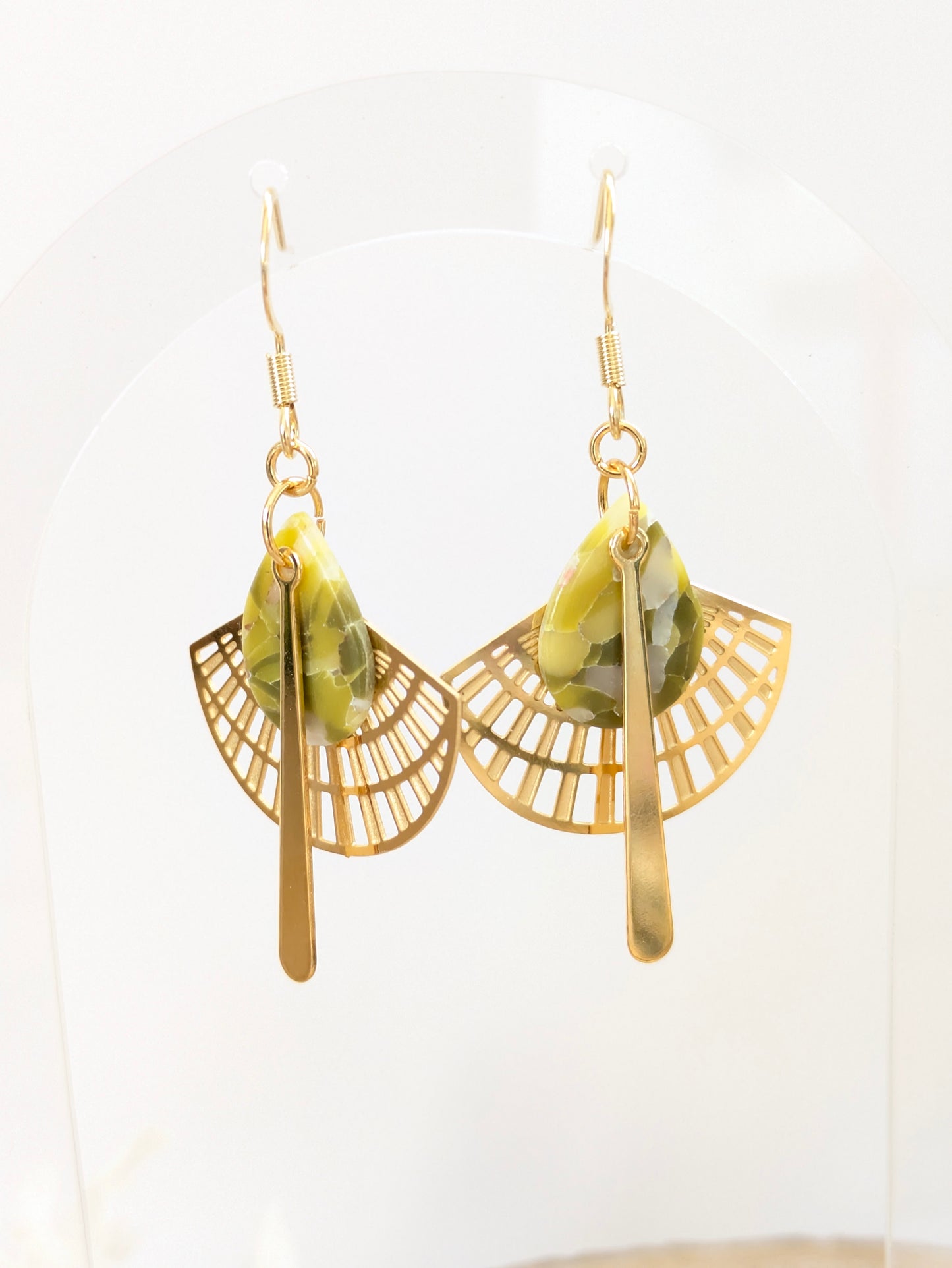 Boucles d'oreilles dorées imitation "Marbre vert"