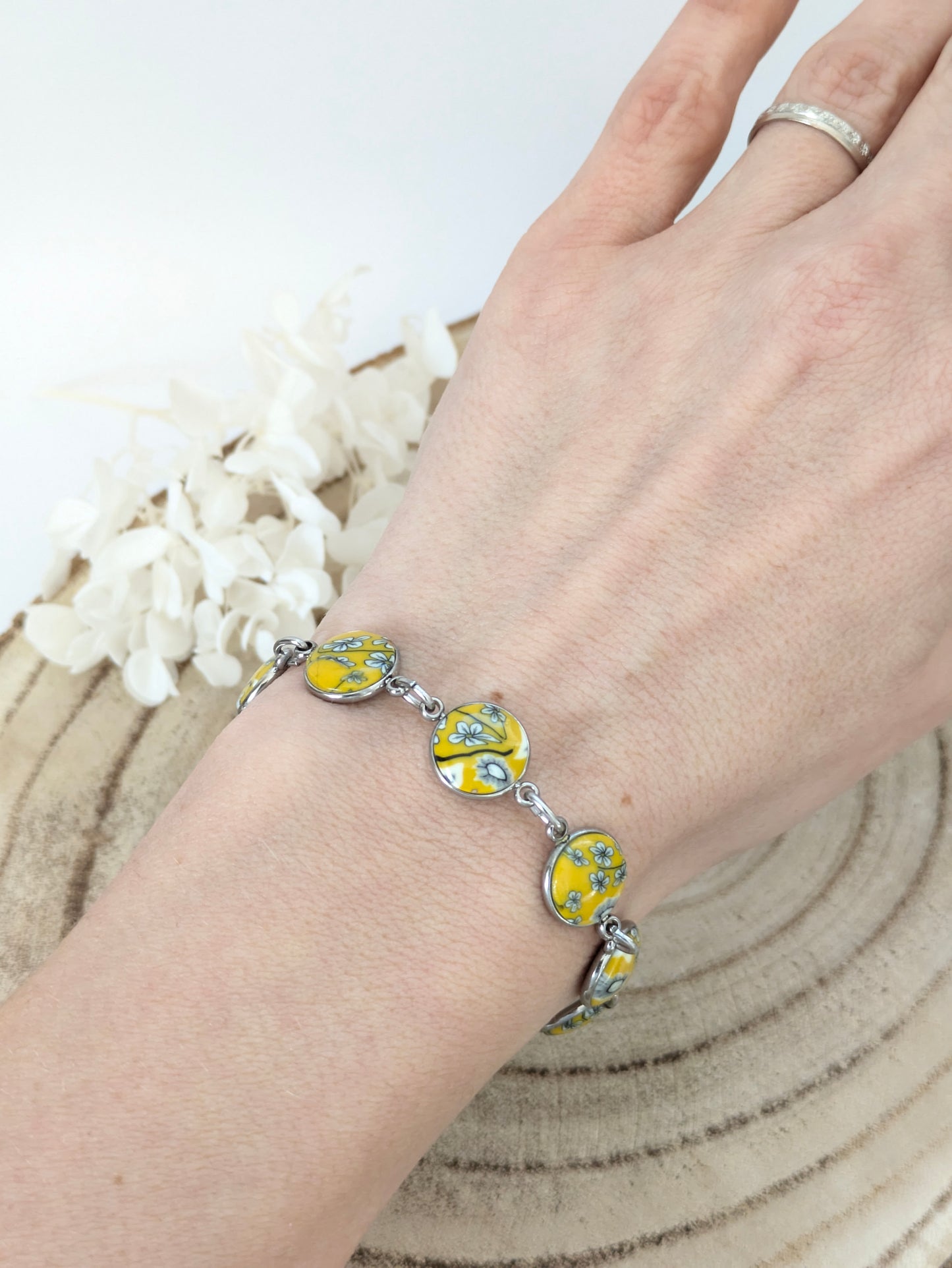 Bracelet fleuri jaune "Pâquerette"