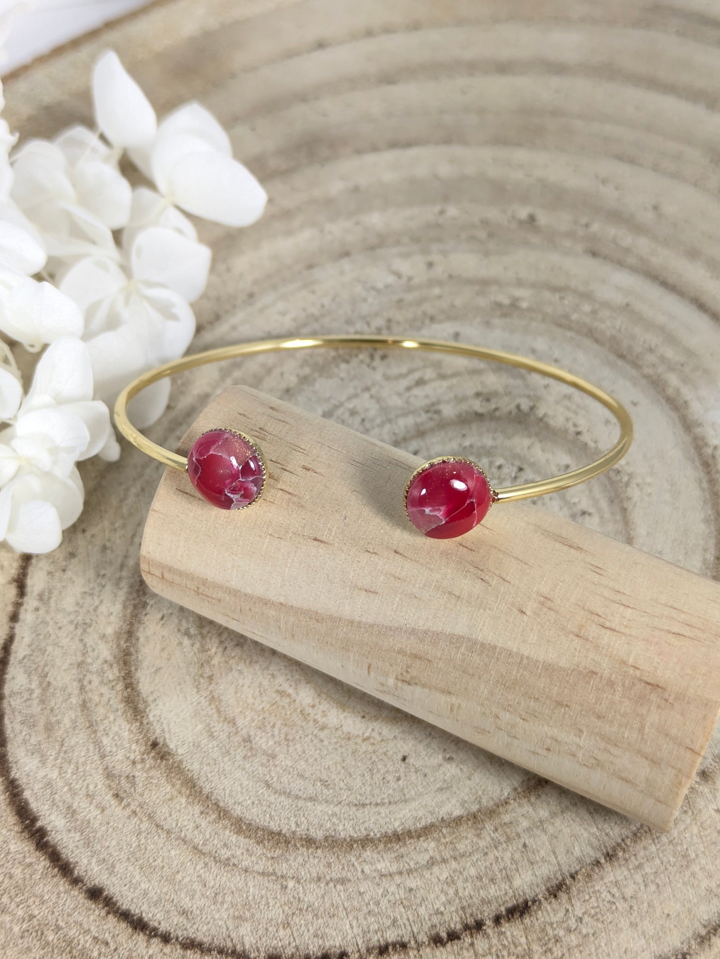 Bracelet jonc doré imitation "marbre rouge"