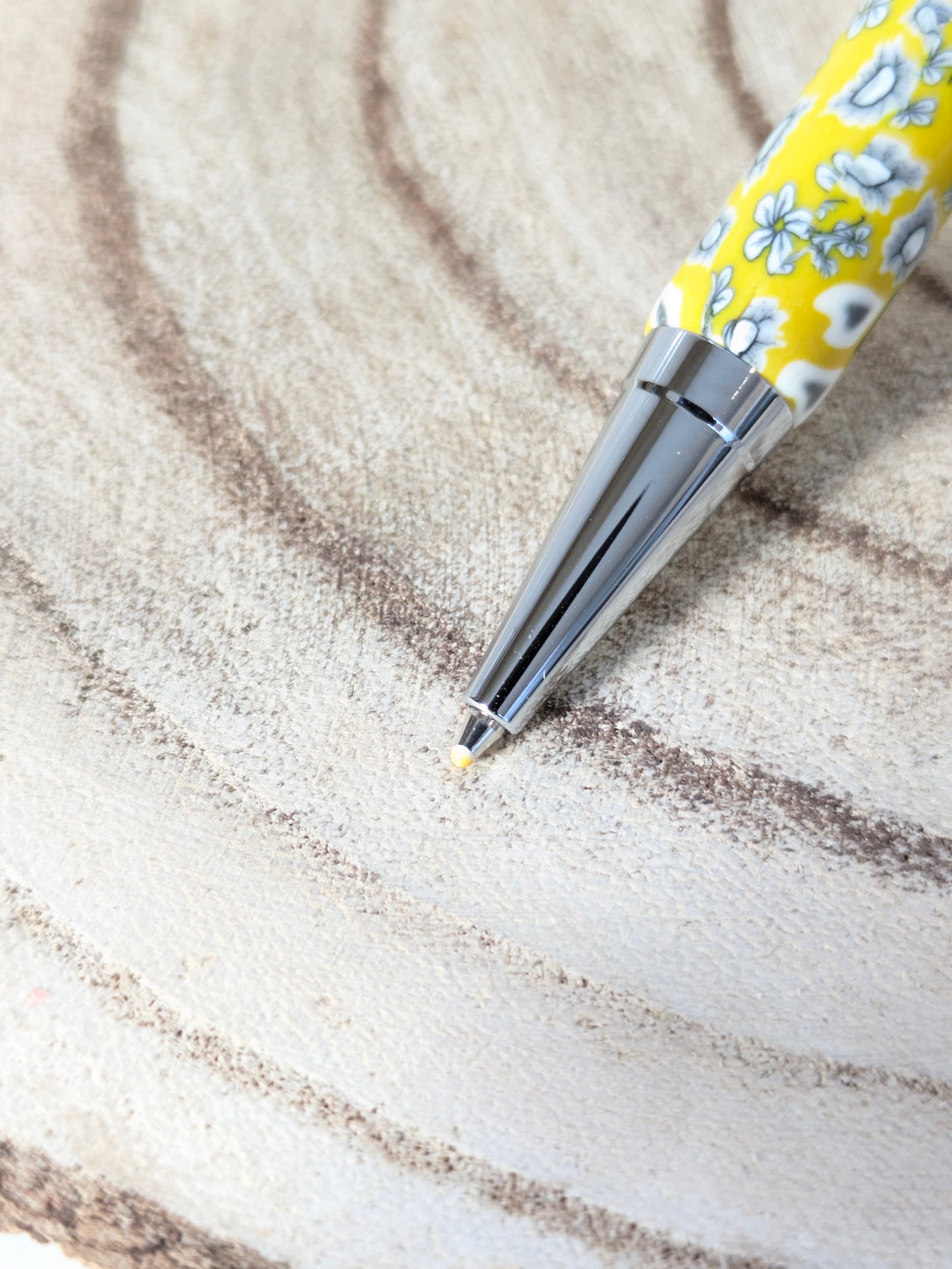 stylo bille fleuri jaune
