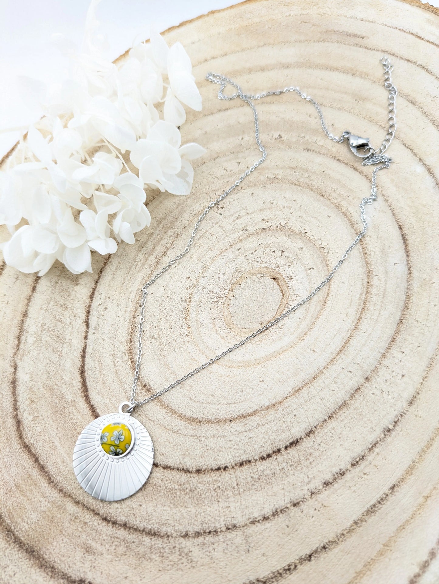 Pendentif jaune en pâte polymère " Pâquerette" Les Créas d'Angel
