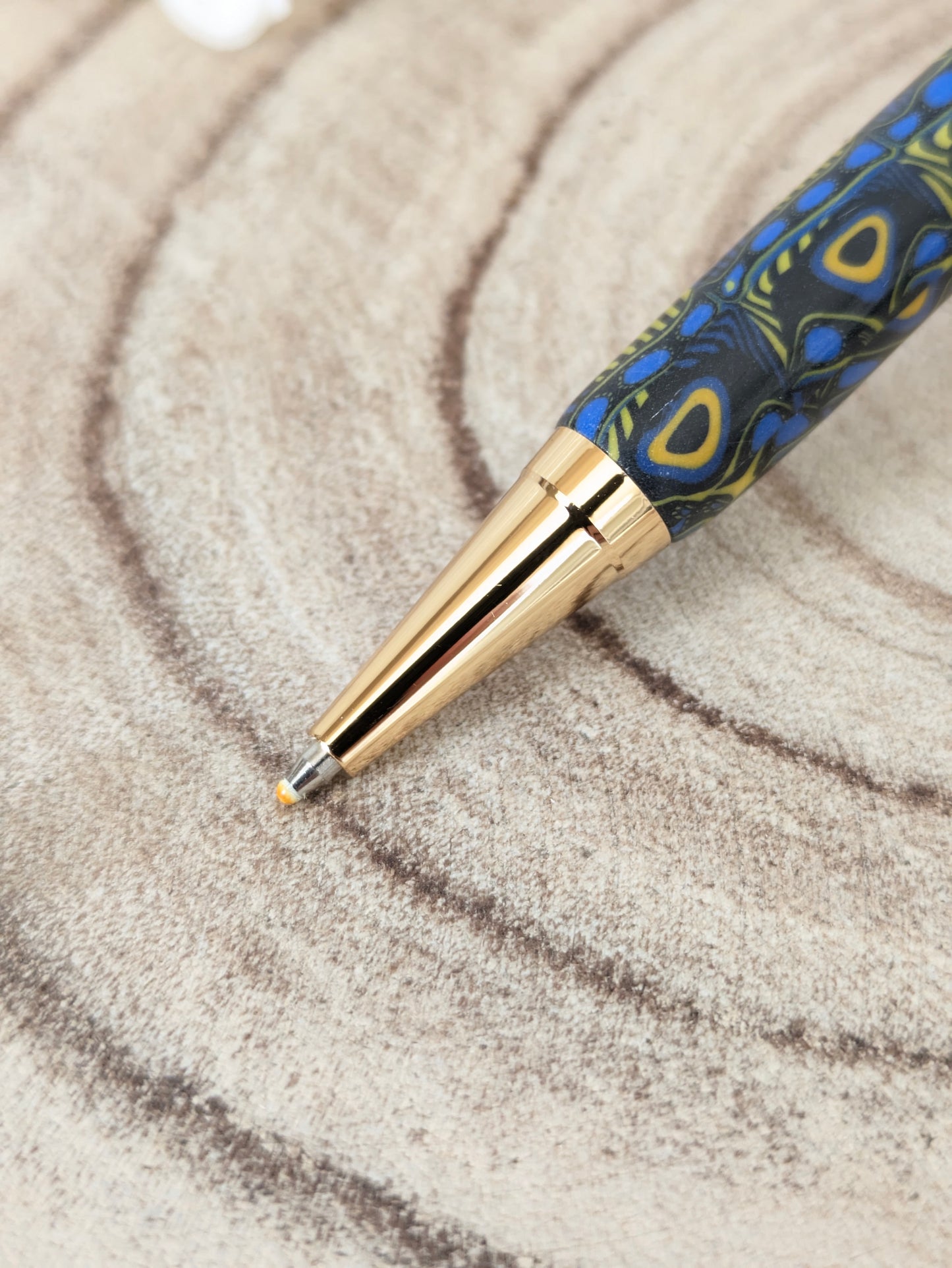 Stylo bille bleu foncé et jaune