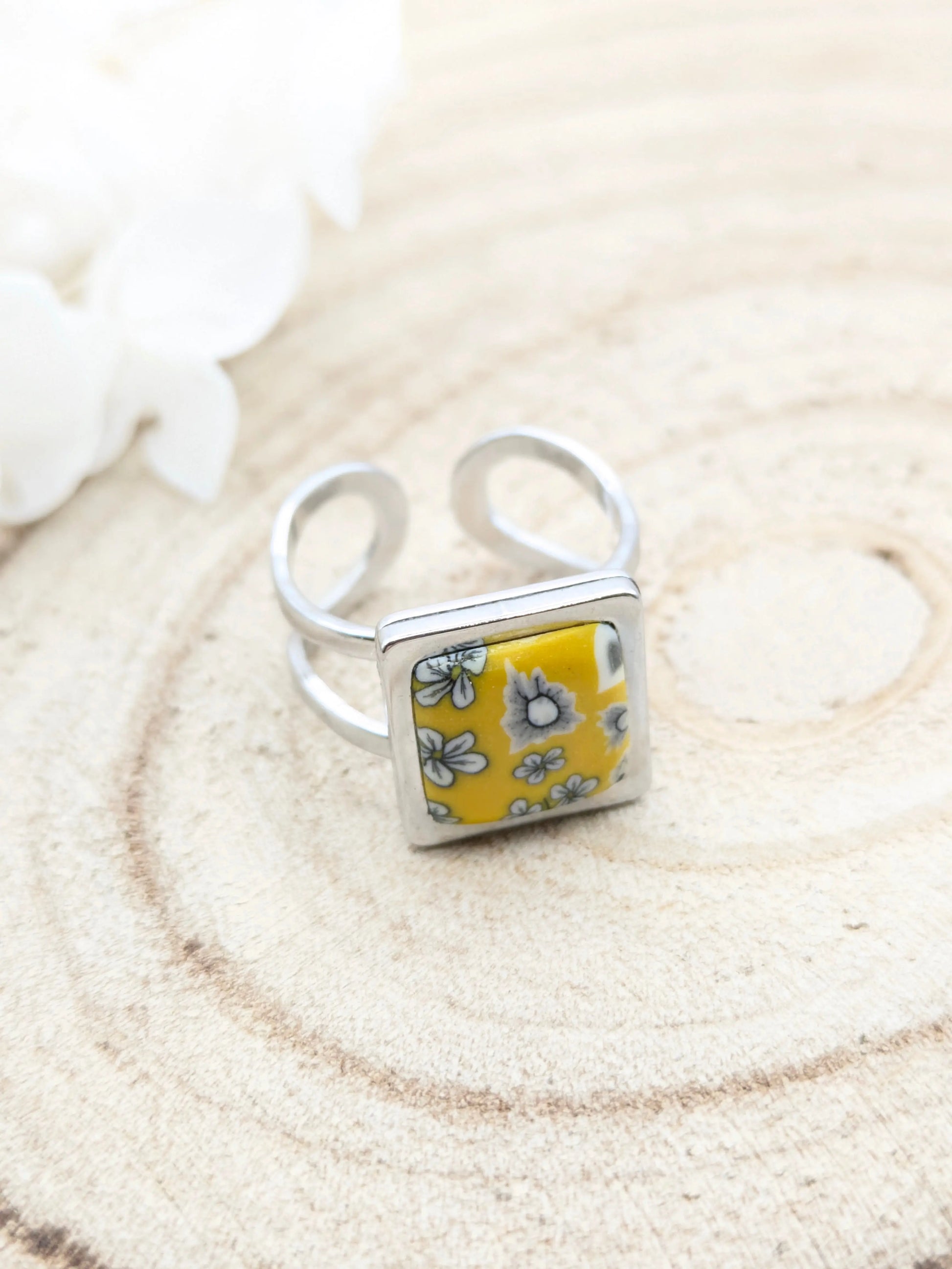 Bague fleurie jaune en pâte polymère " Pâquerette" Les Créas d'Angel