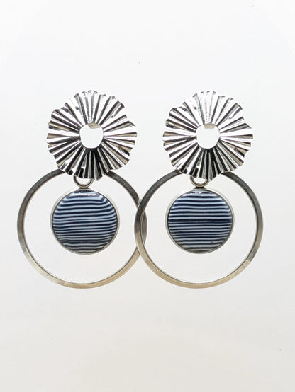 Boucles d'oreilles bleu et blanche en pâte polymère " Marinière" Les Créas d'Angel