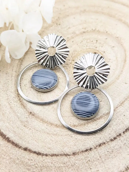 Boucles d'oreilles bleu et blanche en pâte polymère " Marinière" Les Créas d'Angel
