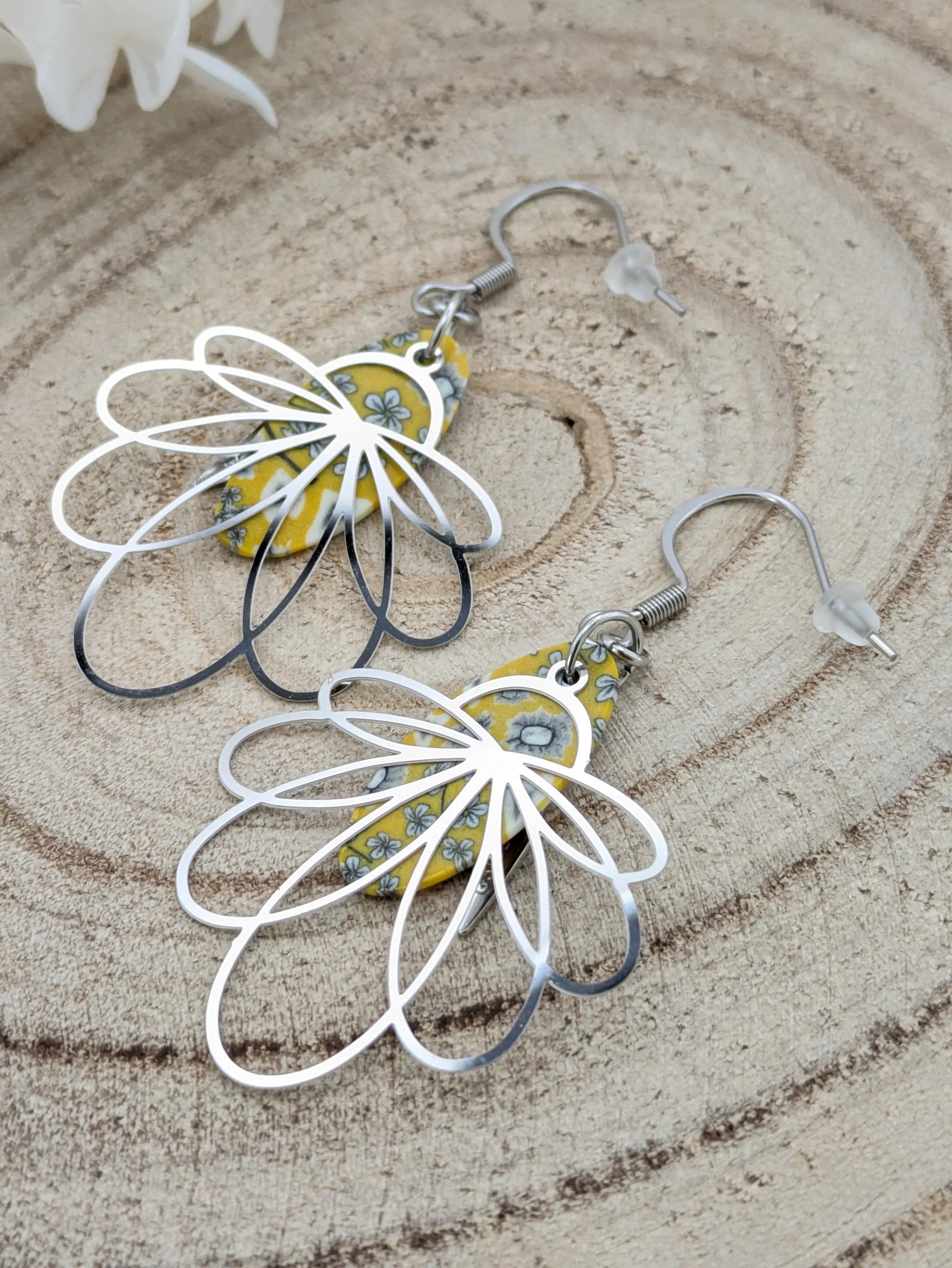 Boucles d'oreilles jaune en pâte polymère " Pâquerette" Les Créas d'Angel