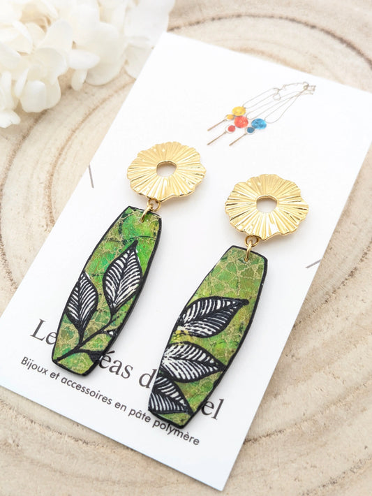 Boucles d'oreilles longues, vertes et fleuries