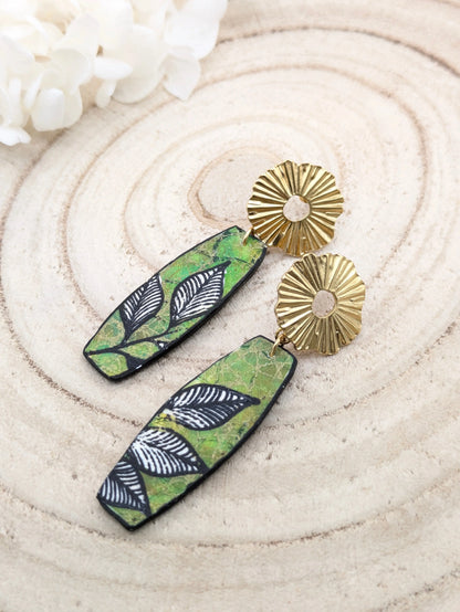 Boucles d'oreilles longues, vertes et fleuries