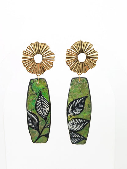 Boucles d'oreilles longues, vertes et fleuries