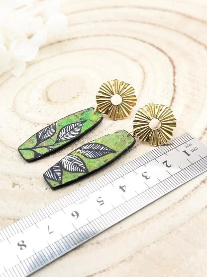 Boucles d'oreilles longues, vertes et fleuries