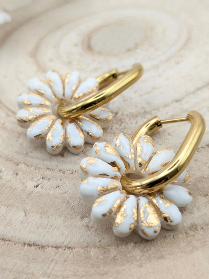 Boucles-d_oreilles-marguerite-blanche-et-or-Les-Creas-d_Angel-189425893