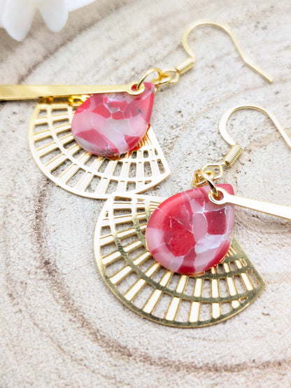 Boucles d'oreilles dorées imitation "Marbre rouge"