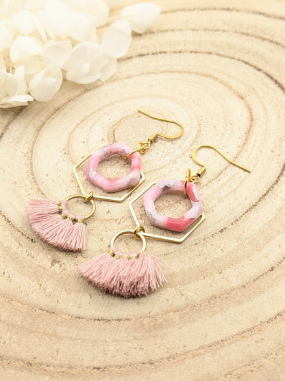 Boucles d'oreilles géométriques marbrées rose en pâte polymère et acier inoxydable doré 