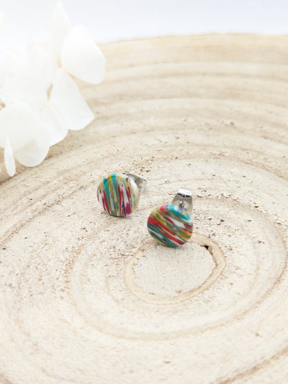 Boucles d'oreilles puces multicolore rayé