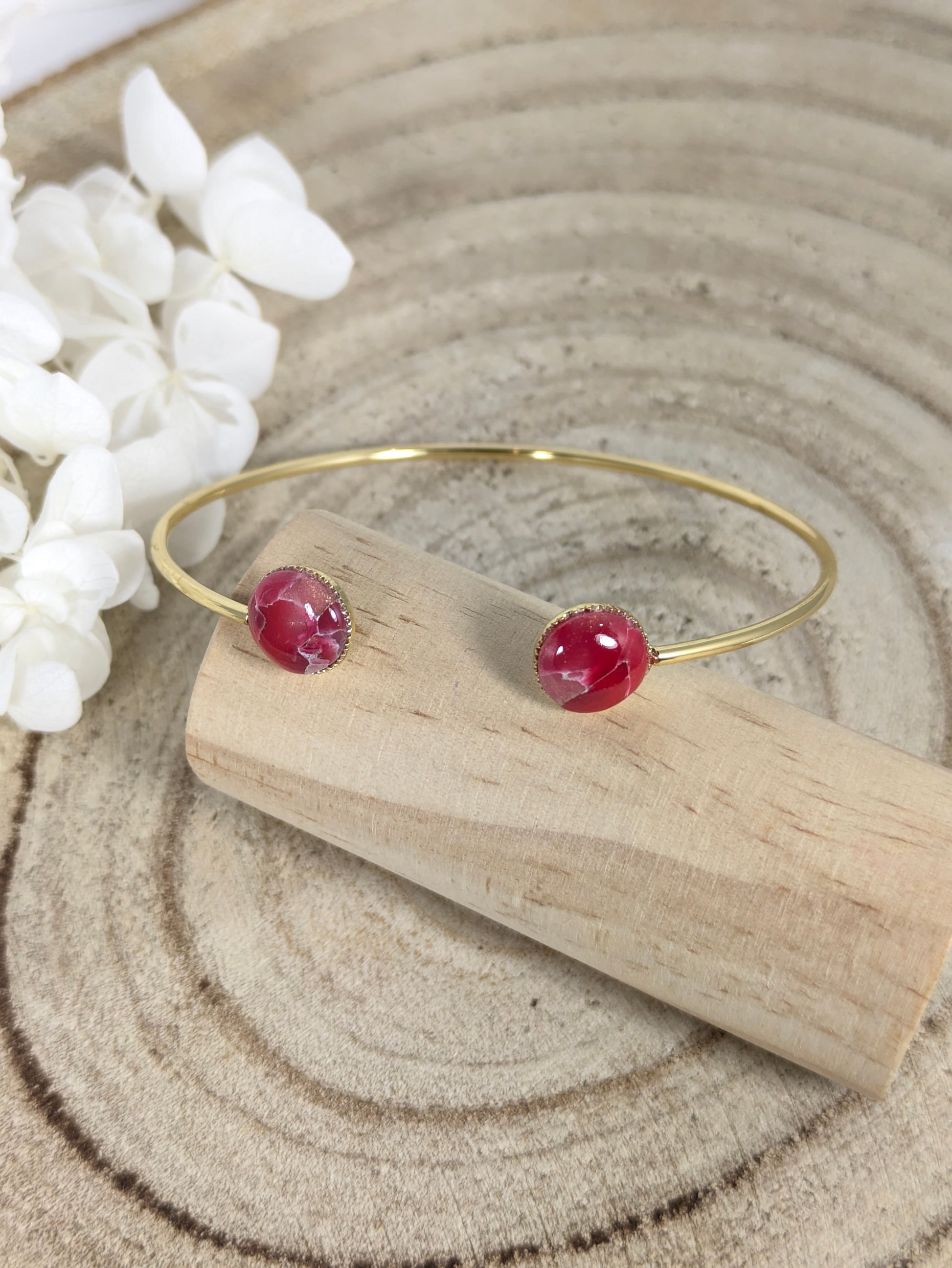 Bracelet jonc doré imitation "marbre rouge"