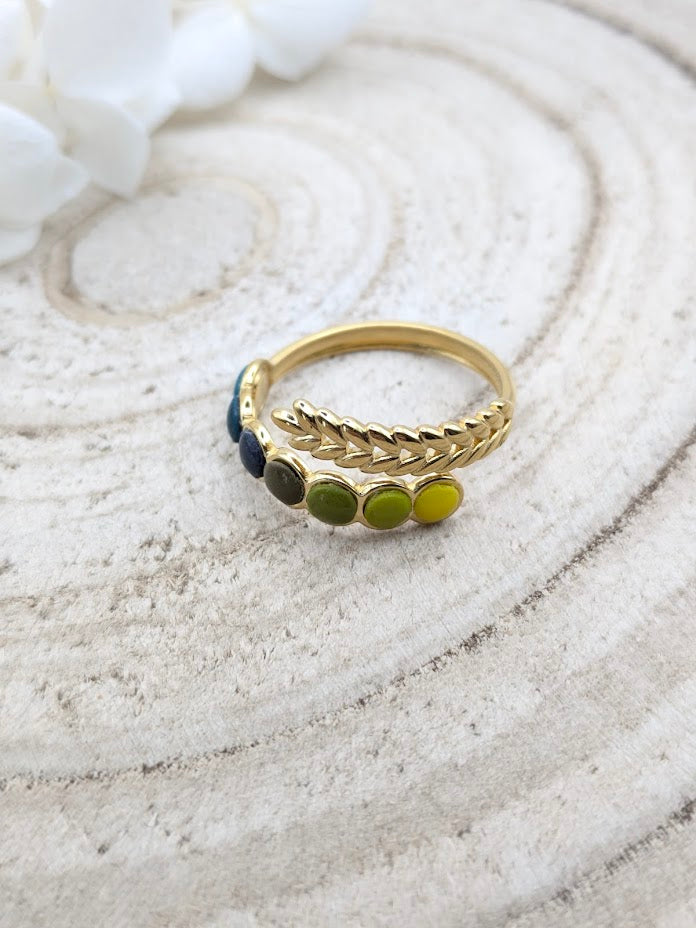 Bague feuillage dorée multicolore jaune et bleu en pâte polymère - vue de côté
