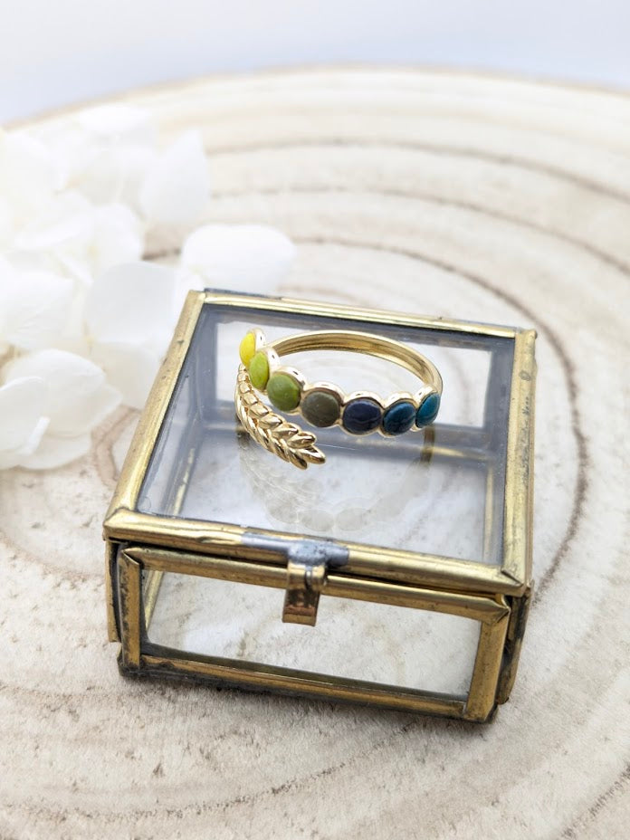 Bague feuillage dorée multicolore jaune et bleu en pâte polymère - bijou artisanal fait main